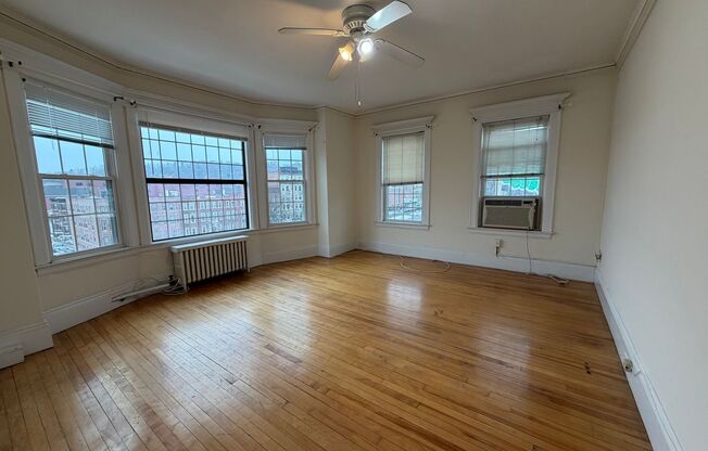 1 bed, 1 bath, 650 sqft, $2,310, Unit 401