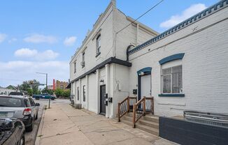 4 W Arkansas Ave