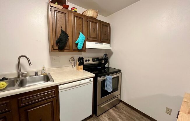 2 beds, 1.5 baths, $1,350, Unit 218