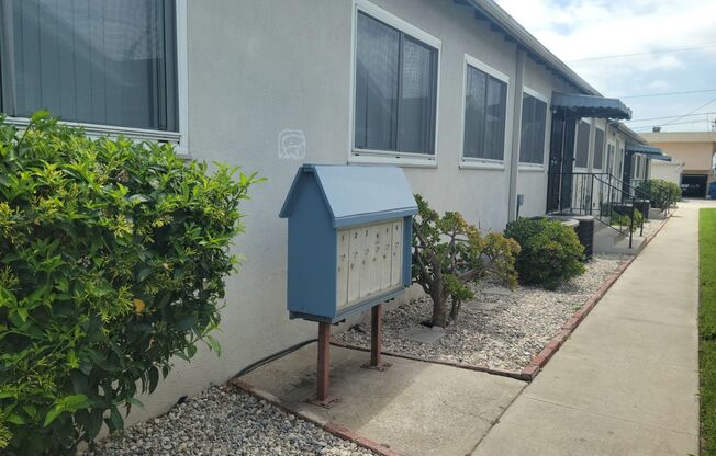 619 S. Grevillea Ave.