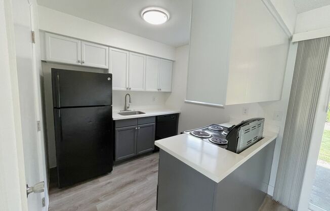 2 beds, 1 bath, 890 sqft, $1,595, Unit 16