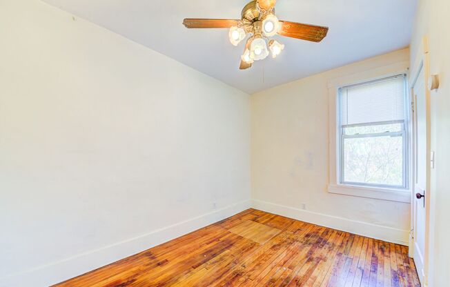 3 beds, 1 bath, $1,500, Unit Apt 2 (top)