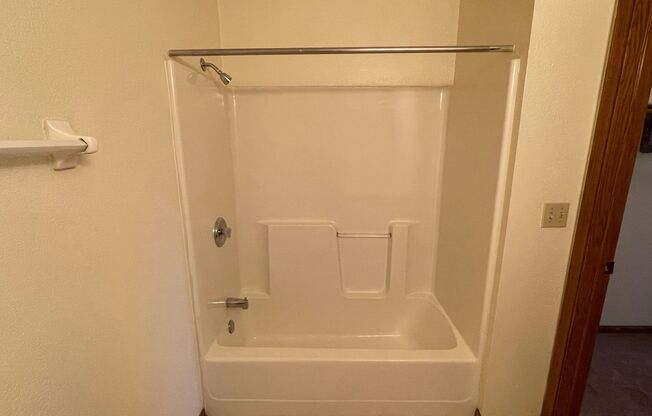 2 beds, 2 baths, 1,400 sqft, $1,650, Unit 6855-103
