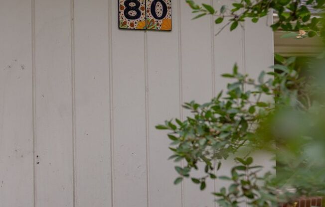 Charming 3 bedroom/2 bathroom Single Family Home!