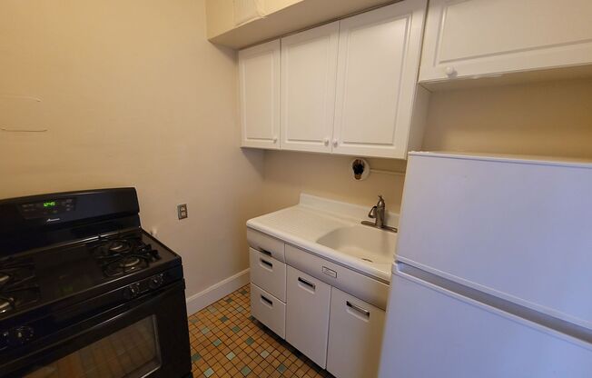 1 bed, 1 bath, $1,075, Unit 404