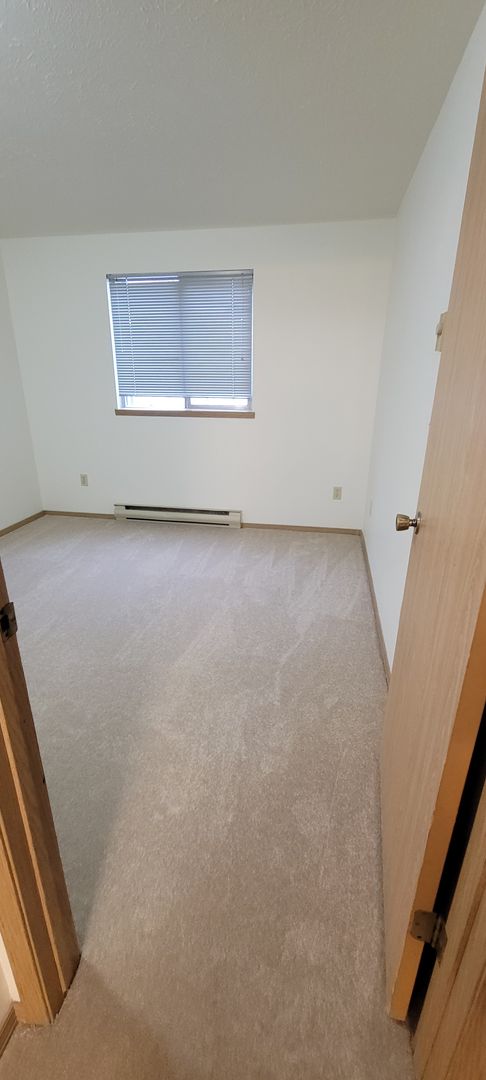 2 beds, 1 bath, $1,130, Unit 43