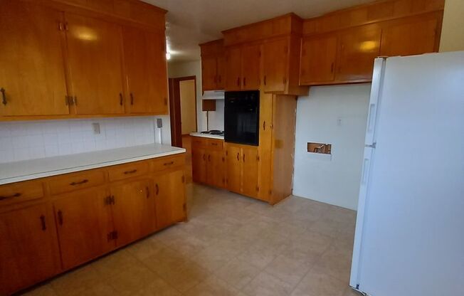 2 beds, 1 bath, 903 sqft, $1,250, Unit B-2