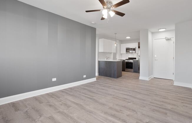 2 beds, 1 bath, $1,975, Unit 543