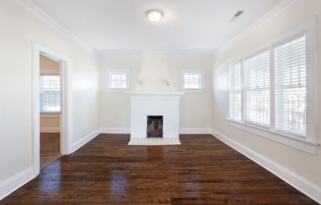 Spacious Upstairs 3/1.5 Duplex Unit w/ Bonus Room Minutes From Midtown/Downtown!