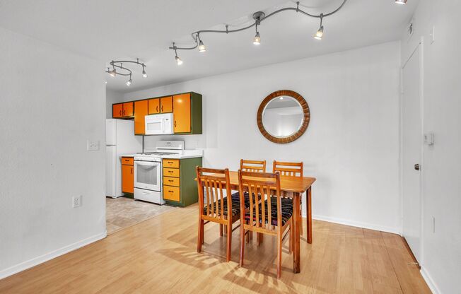 2 beds, 2 baths, $1,275, Unit # 1059