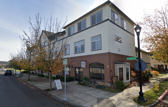 Beautiful and Spacious Newer Townhome with 3br 3bth 2268 Sq. Ft. Like New