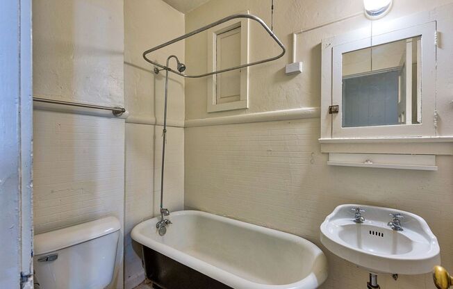 Studio, 1 bath, 500 sqft, $895, Unit 28