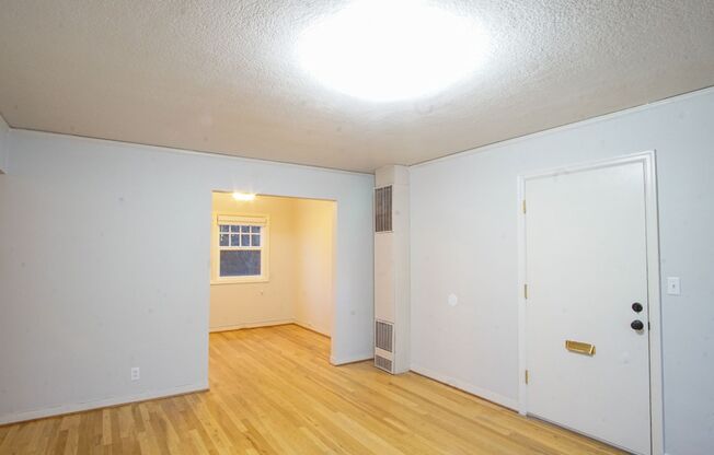 Mid-Century Modern: Nicely Renovated 1 Bed in Heart of NW!