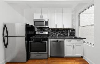 3 beds, 2 baths, $3,100, Unit 2L