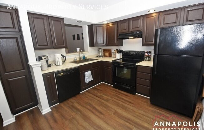 2110 COMMISSARY CIR