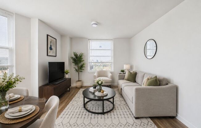JULY 15 Newly renovated 1 bed, 1 bath in Rittenhouse FREE GAS AND COLD WATER