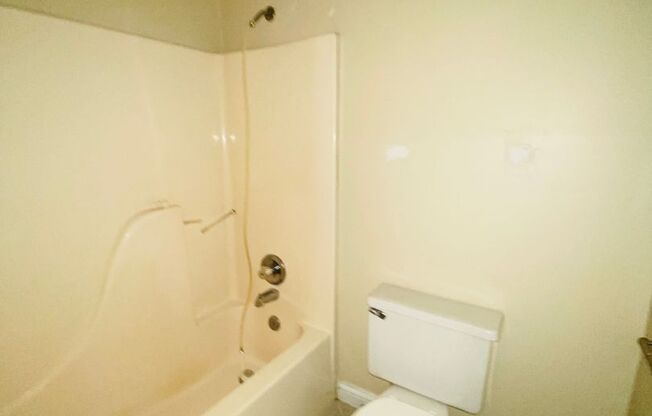 2 beds, 1 bath, $1,495, Unit Apt. 04