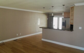 3 beds, 1.5 baths, 950 sqft, $1,500, Unit 422