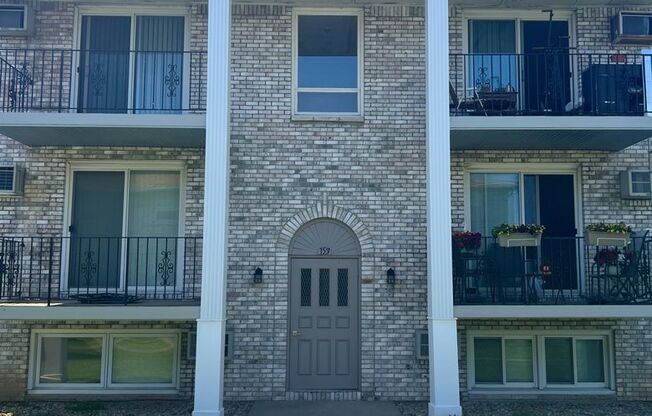 2 beds, 1 bath, 820 sqft, $1,215, Unit 159-3