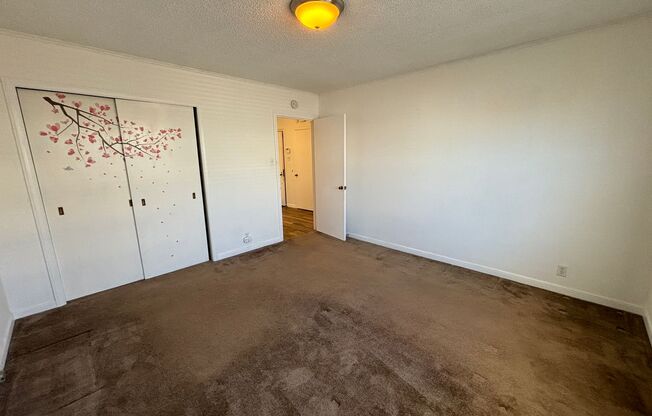 2 beds, 1 bath, $3,400