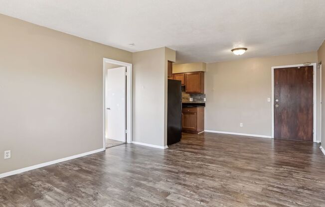 2 beds, 1 bath, $1,050, Unit Unit 4