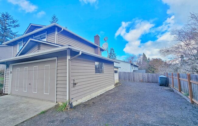 Charming 3 Bed 2.25 Bath Home in desirable Kent, Washington