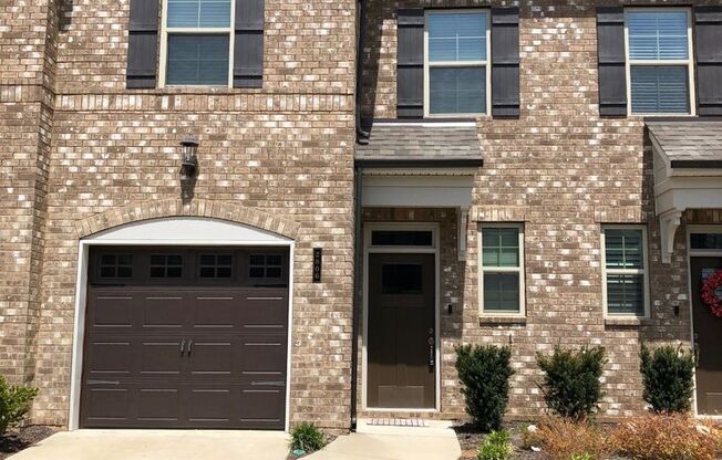 Beautiful Open Concept 3 BR 2.5 Bath Townhome in Murfreesboro