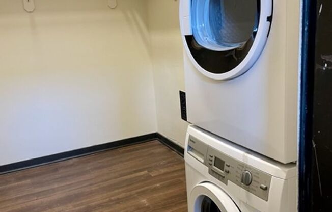 1 bed, 1 bath, 1,092 sqft, $1,650, Unit 108
