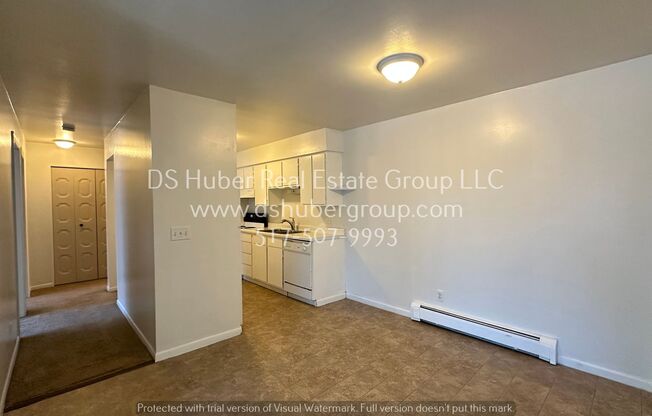 1016 E GREENLAWN