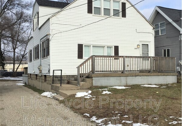 549 32 ST SE