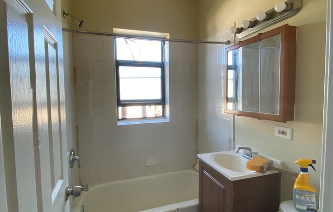 2 beds, 1 bath, $1,150, Unit 4840 #2N