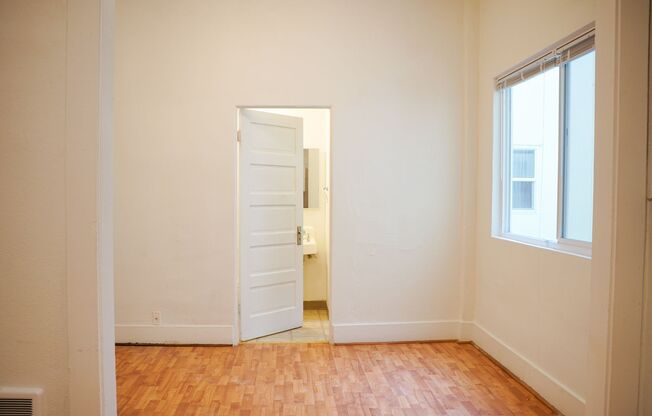 1 bed, 1 bath, $1,025, Unit 208