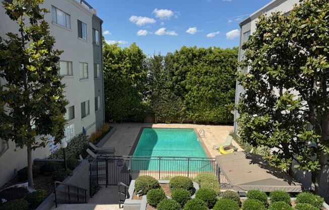 Encino Grand Manor