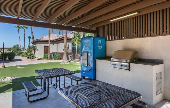 Outdoor BBQ Area at Canyon Ridge