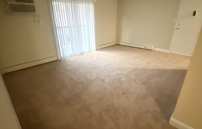 1 bed, 1 bath, 734 sqft, $1,420, Unit J10