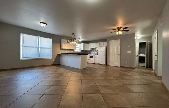 3 beds, 2 baths, $1,300, Unit 315 Texas Ln #106