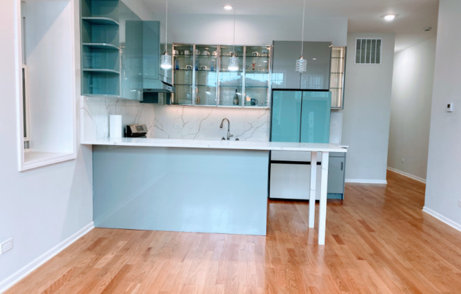737 W 26 ST