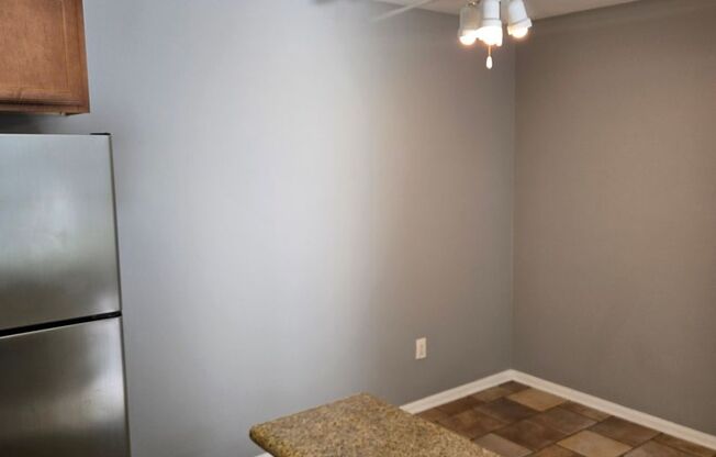 2 beds, 1 bath, $2,100, Unit UNIT 37