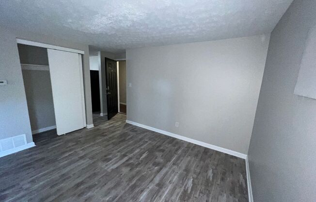 Newly Renovated 2/1 Apartment w/ ALL APPLIANCES INCLUDED!