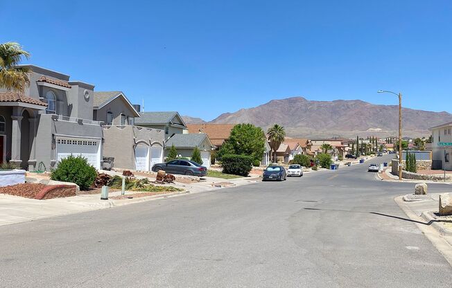 West El Paso LARGE 4 bed 3 Car Garage Home-VIEWS!