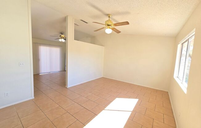2 Bed 1 Bath Spacious Apartment in Mesa