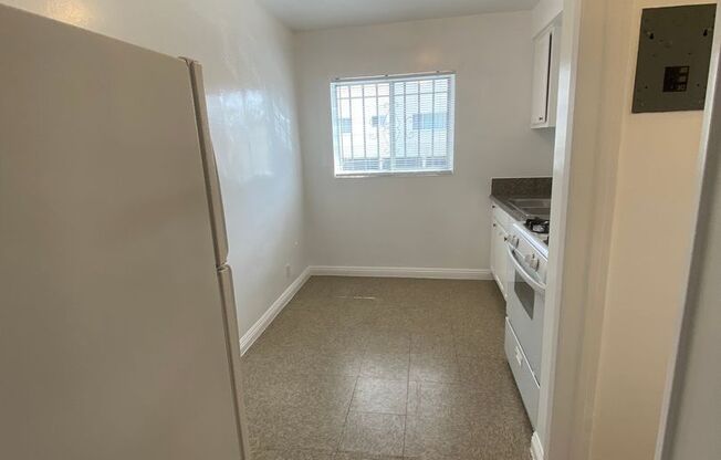 Studio, 1 bath, 370 sqft, $1,300