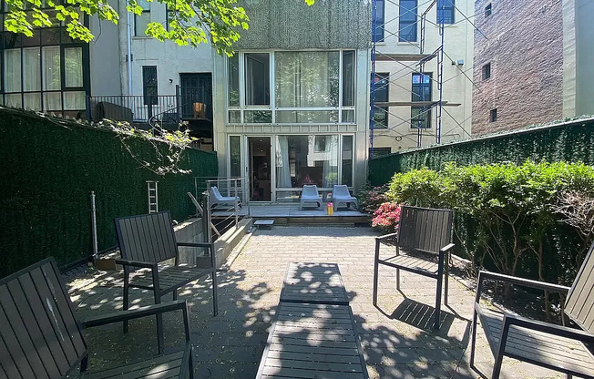 309 W 112 ST