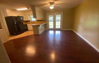 3 beds, 2 baths, $1,650