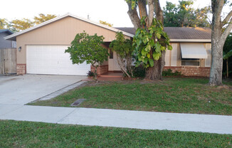 Nice 3/2 single family home with 2 car garage in Deerfield Beach