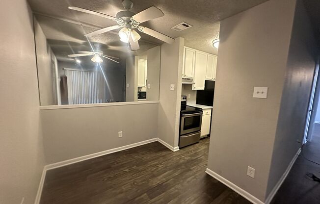 1 bed, 1 bath, $875, Unit UNIT 105