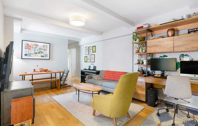 2 beds, 1 bath, $5,400, Unit 7D