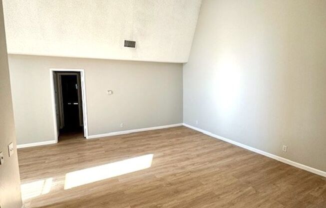 Newly remodeled 2 bedroom in Westlake