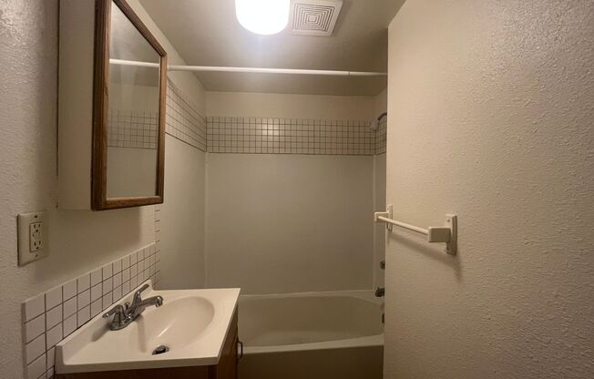 1 bed, 1 bath, 340 sqft, $845, Unit 18