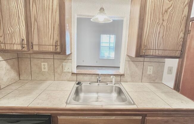 2 beds, 1 bath, 850 sqft, $825, Unit 7B